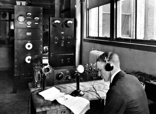 glowbugs:Radio World: The World’s First Factory-Built Transmitters