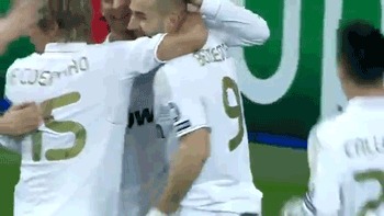 la-decima:  Real Madrid group celebrations against Dinamo Zagreb 