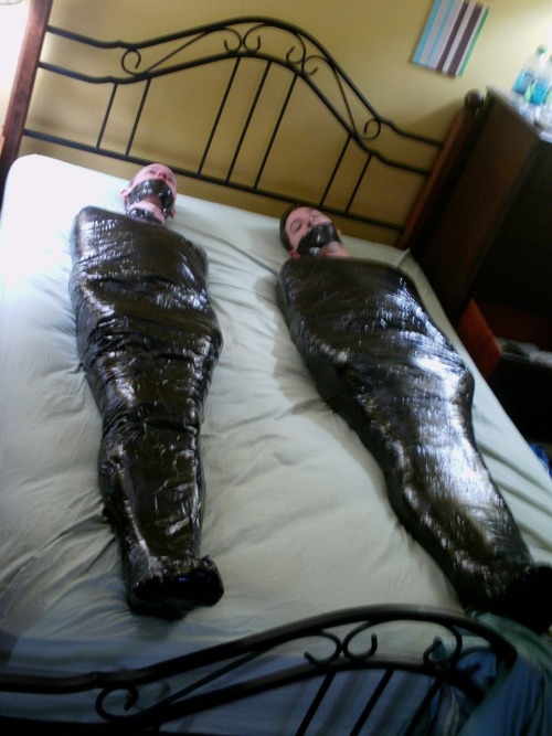 https://lovetapebondage.tumblr.com/post/84319591651