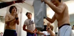 peseadalepesea:  harryoulightupmyworld:  El documental de One direction.. está, interesante.   dfgkhfkhglkdshkghsldhgkldhkhglfh fd 