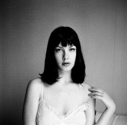 - Matt Fry   I think Amanda Jones is probably one of the most beautiful natural girls i&rsquo;ve ever seen. I usually don&rsquo;t like doll-like looks that much but she is doll-like with a hint of something else that I don&rsquo;t know. Every photo I