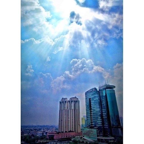 sun.beam #sky #cloudporn #city #jakarta #iphonesia #iphoneography #instagood #jj #instagram #instagr