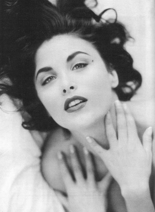 dirtyprettything:  Sherilyn Fenn 