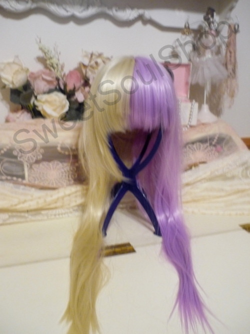 p0kemina:  GIVEAWAY~!!! This blonde x lilac wig was originally for sale, however