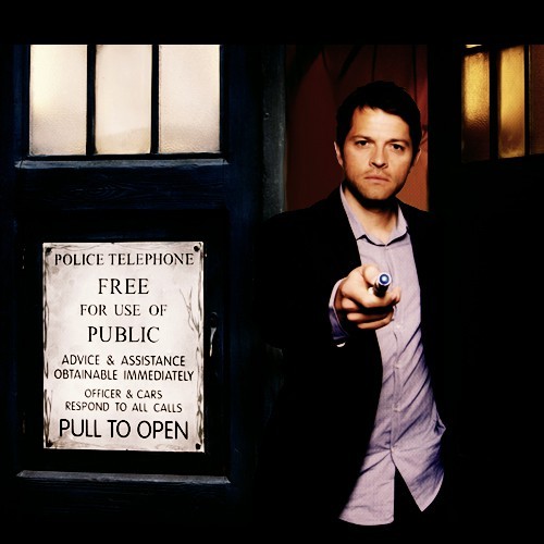 ninthtravelingman:  yellow-spider:  I don’t even know what to do with this picture.   The obvious answer is to say “The Angels have the phone box.” 