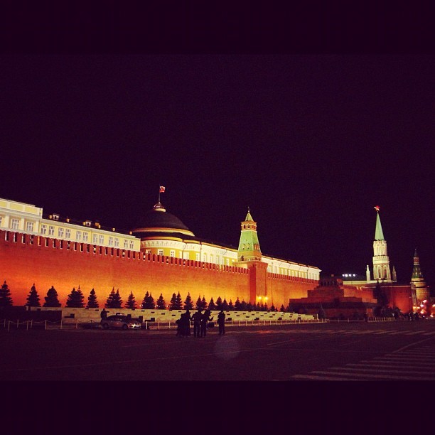 #moscow #redsquare #kremlin #bynight #instagram #russia (Taken with instagram)