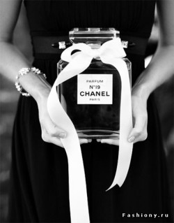 vintageinspirations:  Miss Chanel on We Heart