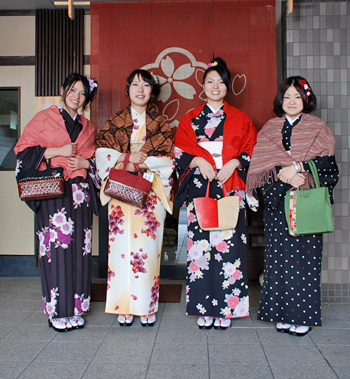 Kimono Nagoya — A fabulous bunch of cozy-looking winter kimono