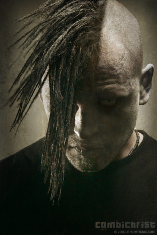 martinmunster:  Andy LaPlegua by Lithium Picnic damnit, i want that softbox for Christmas -.- (via Andy by `lithiumpicnic) 