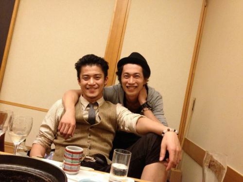 ogurilove:OGuRi brothers—-Shun with big bro Ryo~xo: Oguri Ryo-sanphoto caption: 最近、兄と弟が逆に見られがちな兄弟です・