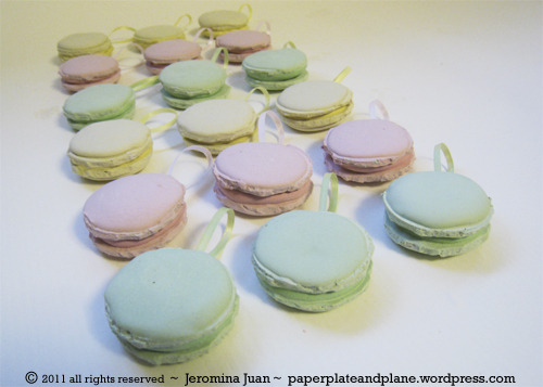 truebluemeandyou: Fake Macarons. Reblogging because I love this and it’s so cheap and easy to 