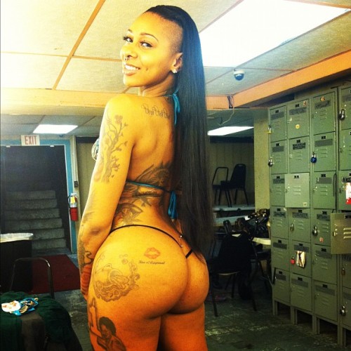 livefrombmore:  Nikki Sweets 