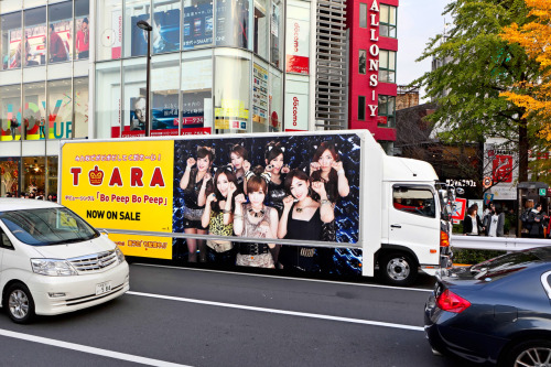 T-ara &ldquo;Bo Peep&rdquo; truck driving by Harajuku Station in Tokyo.