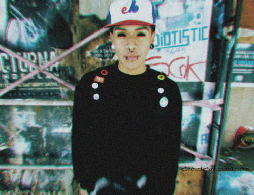 swaggedbitch:  http://swaggedbitch.tumblr.com Follow fore more dope shite 