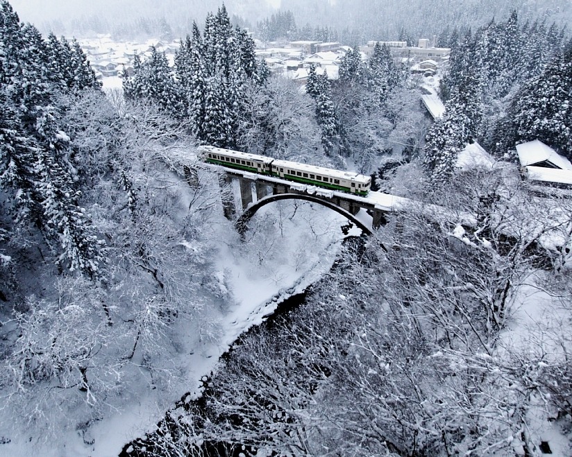coffee-tea-and-sympathy:  “White village” by Hideyuki Katagiri 