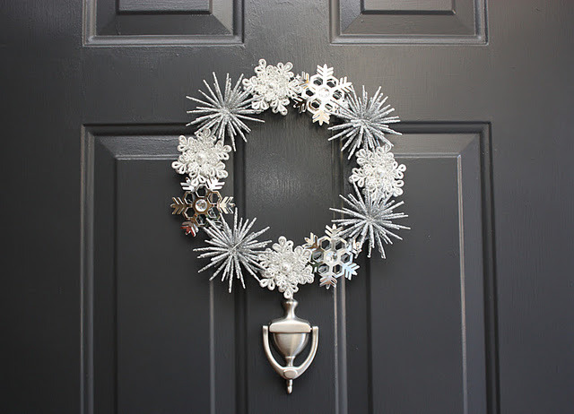 Pottery Barn Inspired Wintery Wreath | Sadie Priss
I have a ton of decorations left over from previous years that I don’t want to throw away but I’m not sure what to do with. This is a great way to use them up and pretty to boot. In fact I think I...