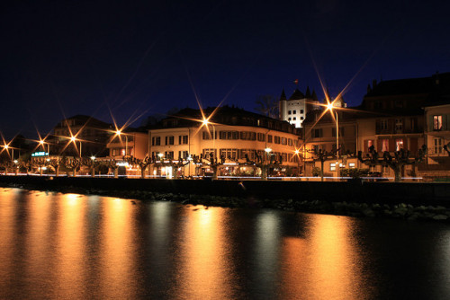 gulsahsworld:  Nyon By Night by smashingraph on Flickr.