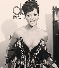 phreshoutherunways-blog:  Rihanna | American Music Awards 2008 