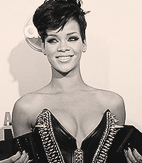 phreshoutherunways-blog:  Rihanna | American Music Awards 2008 