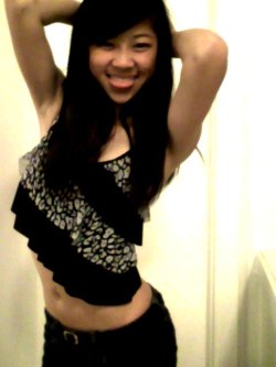 fuckyeahdivineasians:  Webcam has bad quality, I’m sticking out my tongue :P. http://xtheresaaa.tumblr.com/ 