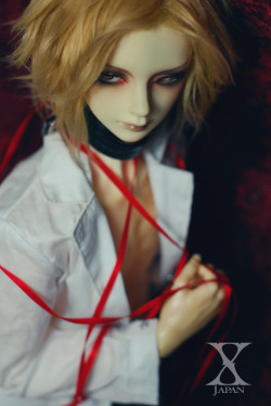 violet-uk:  Ball jointed Doll cosplaying Yoshiki OMFG I NEED THIS NOW! Someone please ;A; 