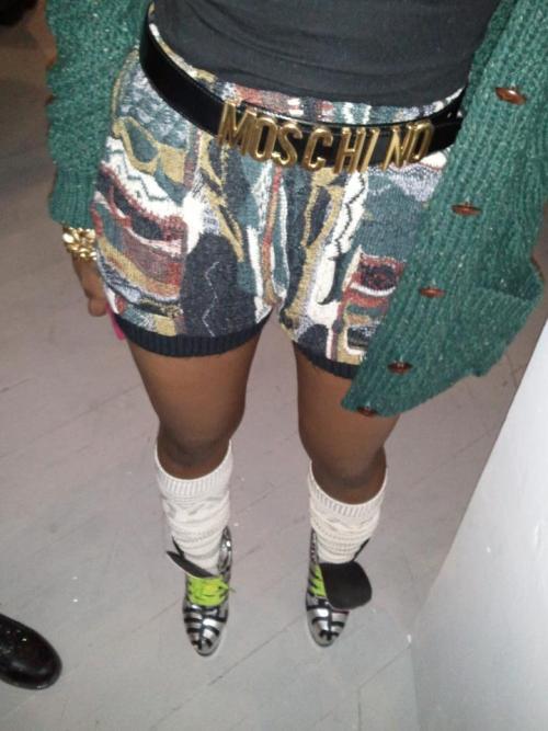 thesepinklips:MY FRIEND BOOGASUGA! SHE FLY! BOOGASUGA X MOSCHINO BELT X HOTPINK BAG X SICK SHORTS X 