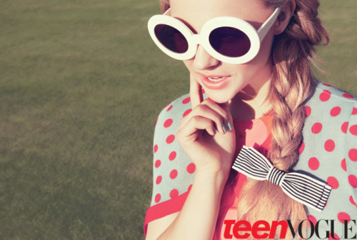 @teenvogue @chloemoretz @wherefashionis FashionIs…teenvogue