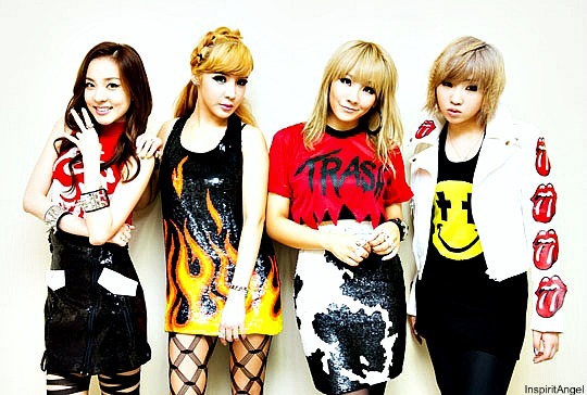 superflyingmonkeyattack:  2NE1 :) 