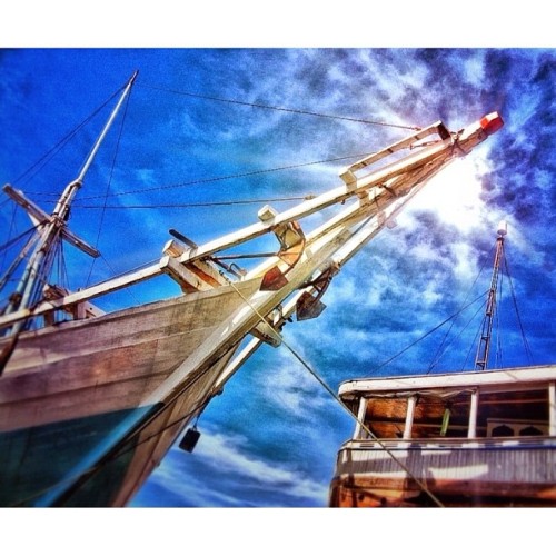 sunshine.port #sky #cloudporn #boat #jakarta #iphonesia #iphoneography #instagram #instagramers #ins