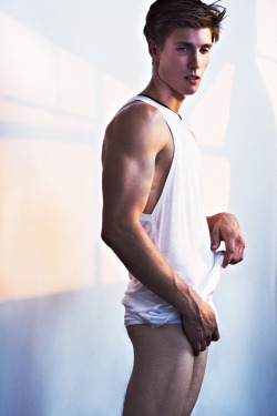 tobeatiger:  Dorian Reeves by Brian Kaminski