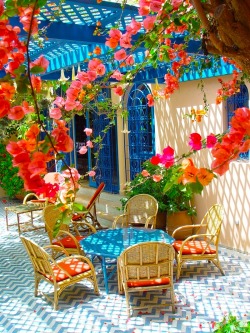 m-e-r-m-a-i-d-c-h-i-l-d:  The amount of sunlight makes this more beautiful.. 