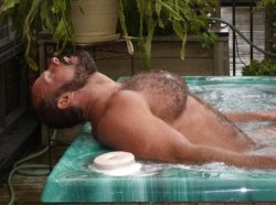 fhabhotdamncobs:  guysthatgetmehard:  wet hairy tits in a hot tub  ♂♂ 