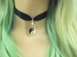 alien-apocalypse:  Choker I made ^w^ 