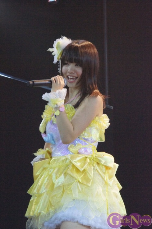 adorbable:  inyopozishon:  Somebody stop me from loving this girl. She is SUCH A CUTIE. Help  ^^^