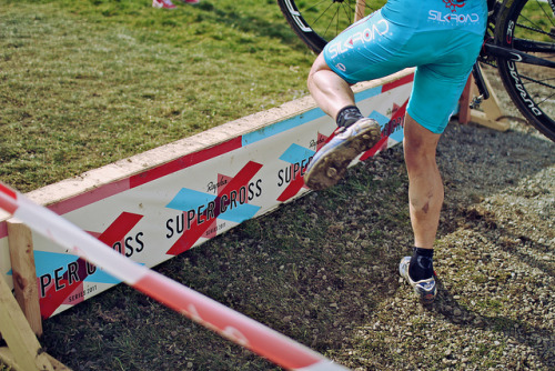 SUPER CROSS BARRIER by ichicoblog on Flickr.NOBEYAMA CYCLOCROSS 2011 RACE DAY