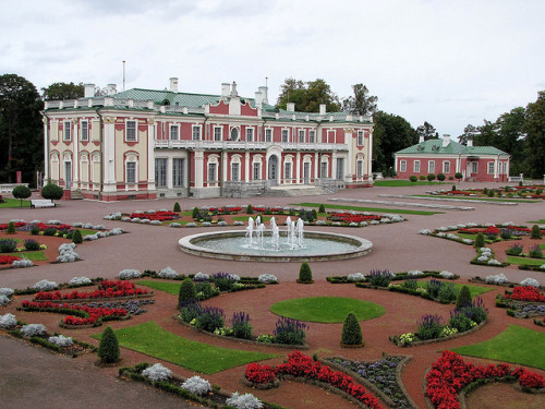 photo by pitsimeister on Flickr.Kadriorg palace is a Petrine Baroque palace of Queen Catherine I of 