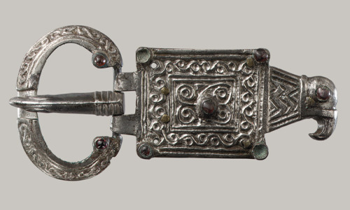 tatteredbanners:Viking Age Art Brooch in the Form of a Bird of Prey, 500–600 AD. This crouching bi