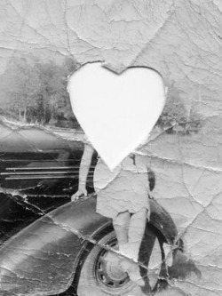 brown-wavyhair:  maudelynn:  It looks like someone cut the image of their beloved out of a picture to put into a locket  awwwr 