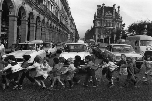 Les tabliers de la rue de Rivoli photo by Robert Doisneau, 1978