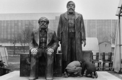 Marx-Engels Monument Berlin Photo By Sibylle Bergemann, Das Denkmal Series, Ddr 1986
