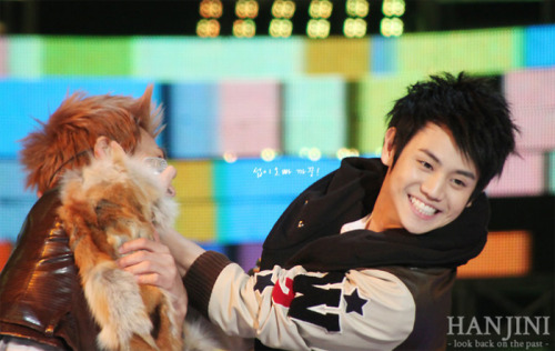 breadwoon:I still wonder which coordi noona decided to give dongwoon furry jackets during the beauti