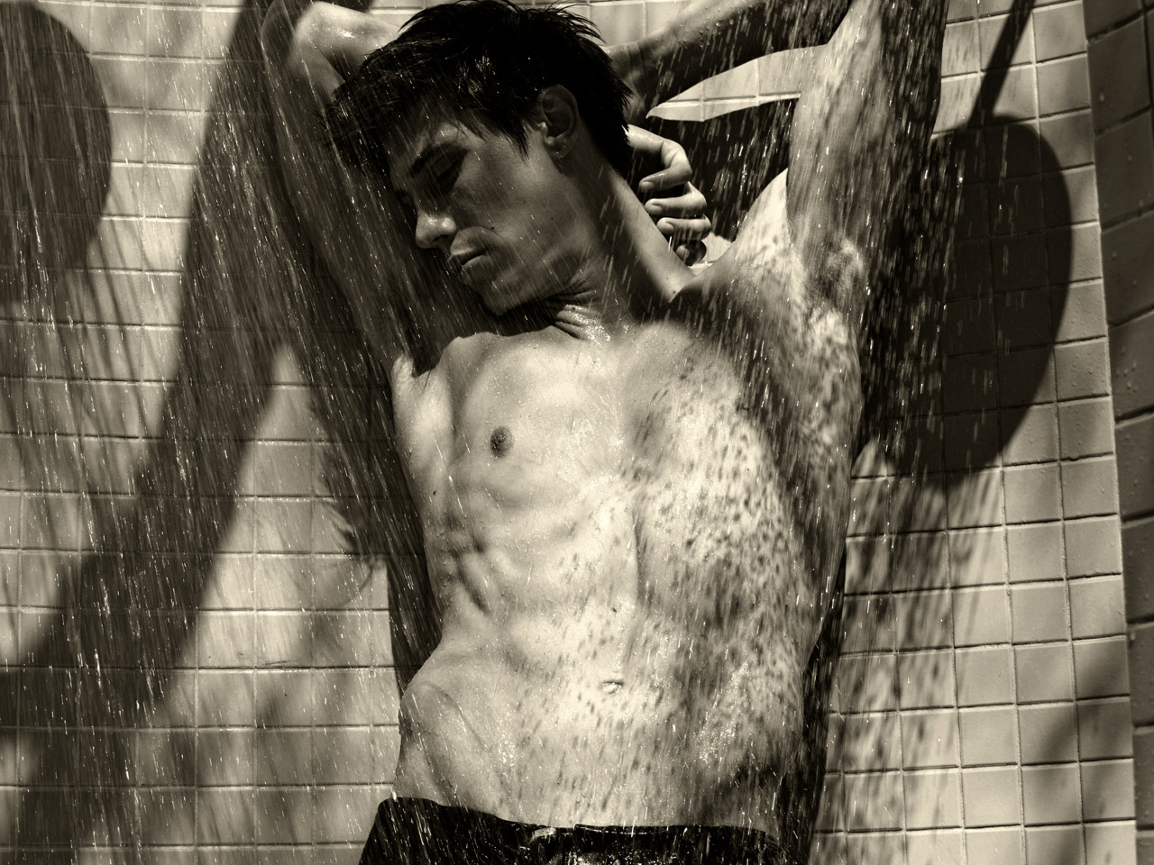     XANDER SHOWER 6 | photographer : landis smithers    