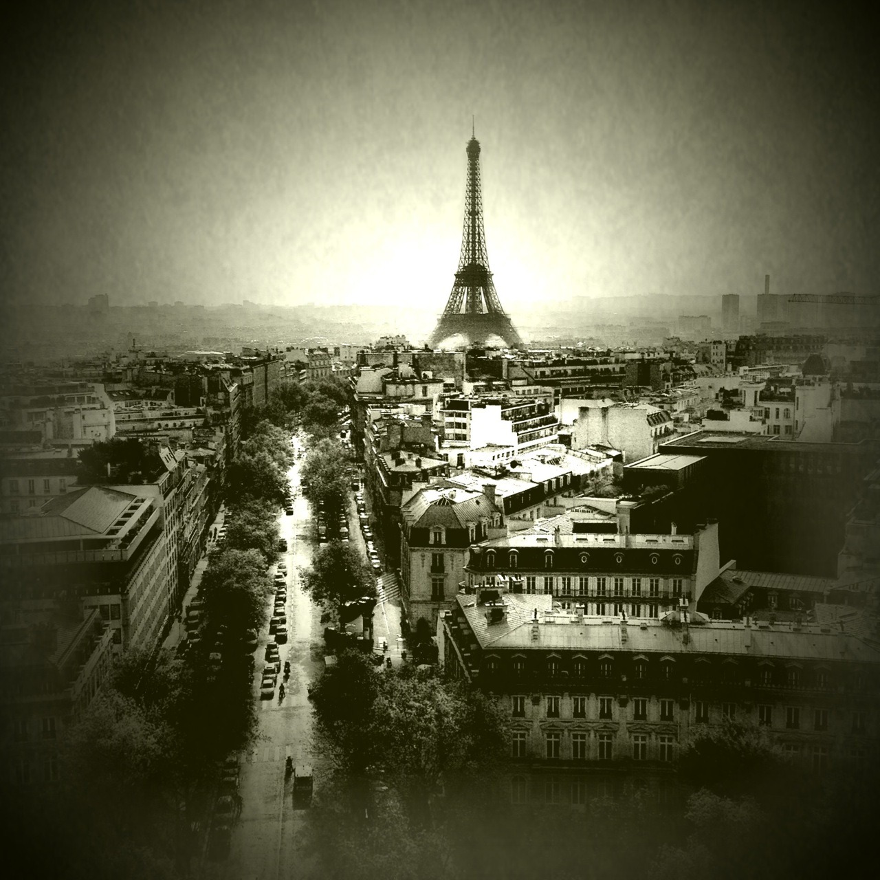 fxphotostudioshow:
“ View of the Arc de Triomphe by Nathalie Geffroy
Effects applied: Black&white, vignette 5, vintage aged
”