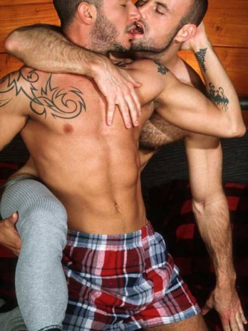 yepilikeboys:  The kiss that always makes it hard to breathe