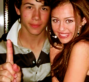 takemileyalong:  Nick &amp; Miley Rare 2007 Manip Set 