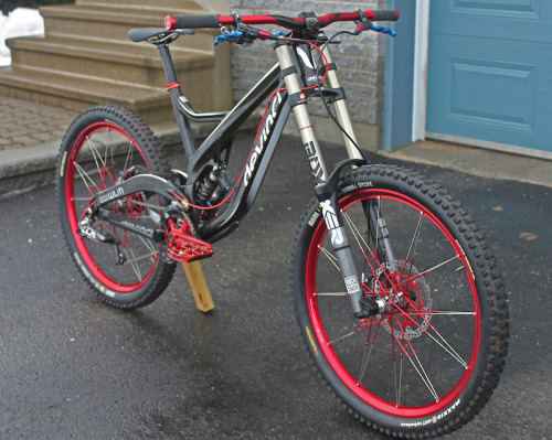 bikemad: That, is one sexy as bike.