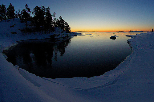 llbwwb:  Bay,Finland 110210 (by PeteHuu)