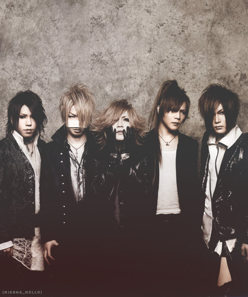 yummysteffies:  That’s cute, Ruki 