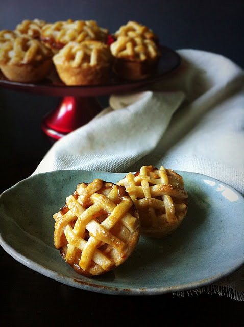 Para los dos @AdorableBipolar gastrogirl:  mini apple pies. 