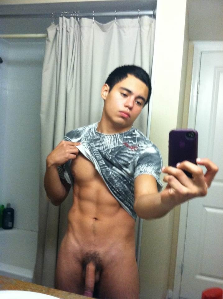 guyswithcellphones:  straightalphamen:  Muscle boyâ€¦  ^Yes indeed! Yummy &amp;